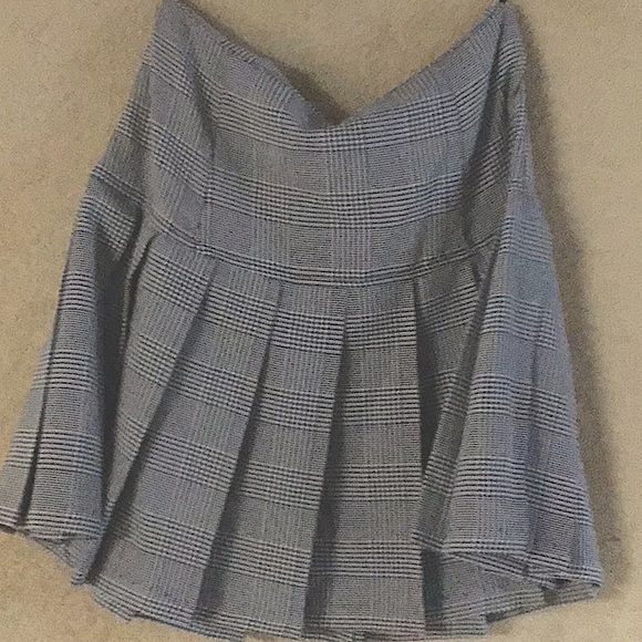 Black and white plaid pleated skirt - Picture 1 of 1